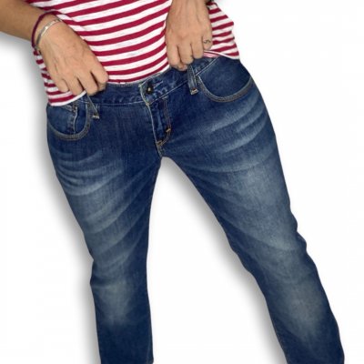 LEVIS FEMALE, TIGHT, STRAIGHT FIT 32 waist 30 length