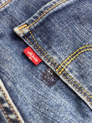LEVIS FEMALE, TIGHT, STRAIGHT FIT 32 waist 30 length